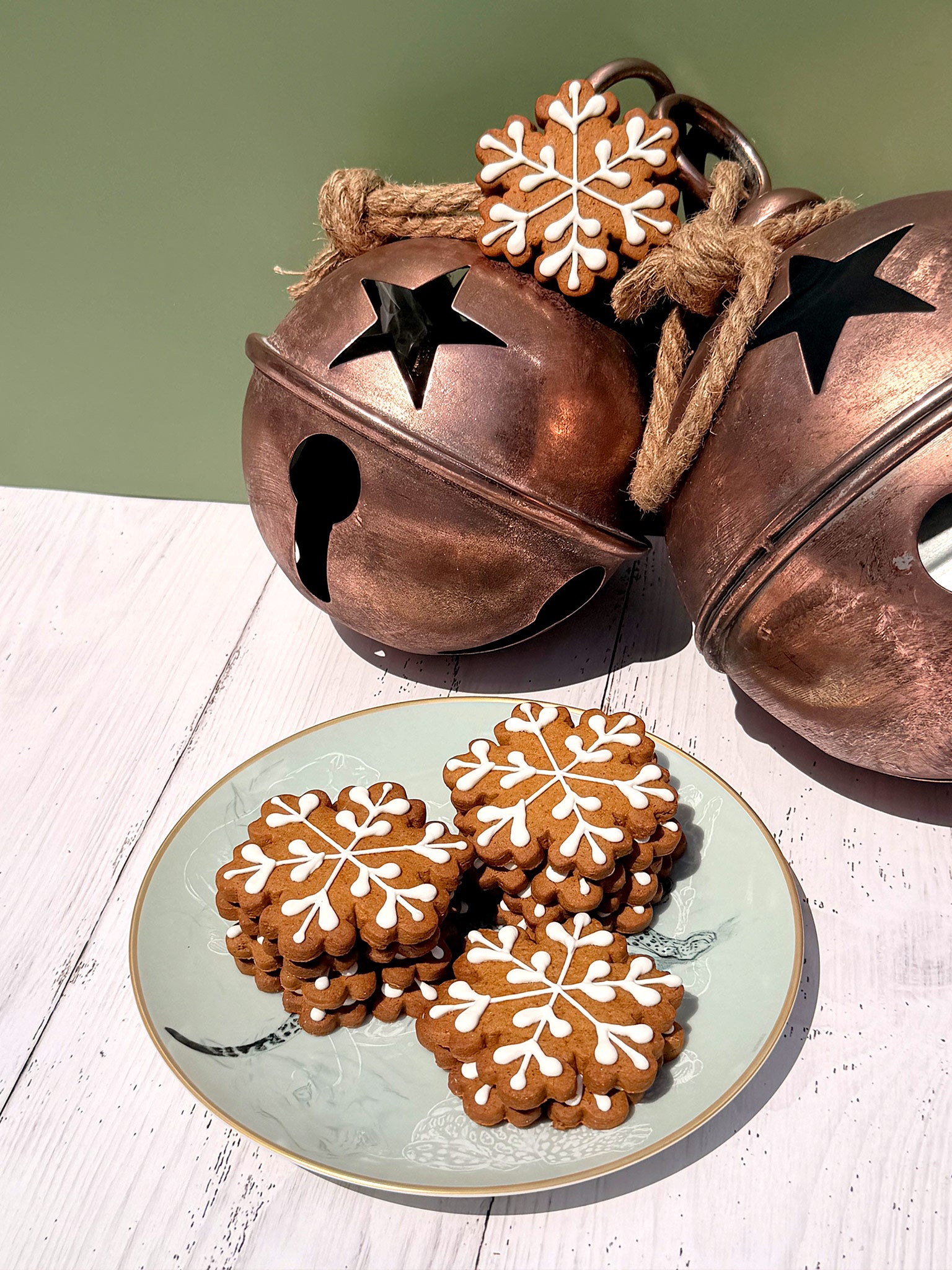 Gingerbread Snowflake Cookies | Royal Icing Christmas Gingerbread Cookie Box