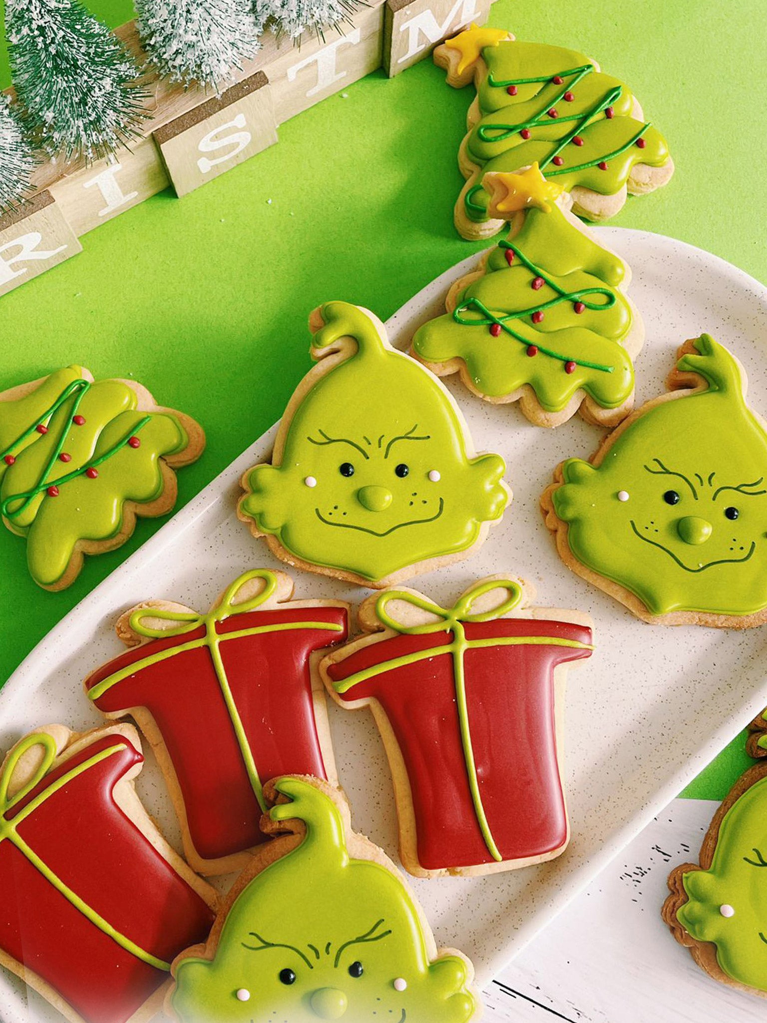 Don't Be A Grinch! | Cute Grinch Cookies for Christmas Parties - Sugar Rush by Steph
