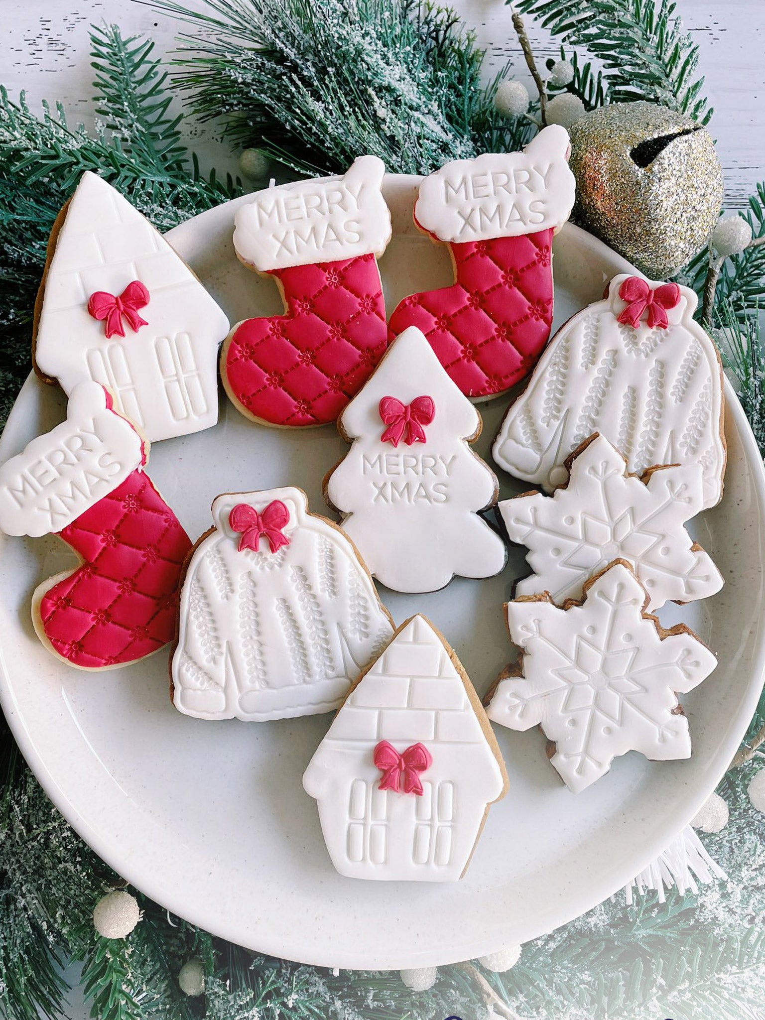Dreaming of A White Christmas | Gingerbread Christmas Cookies